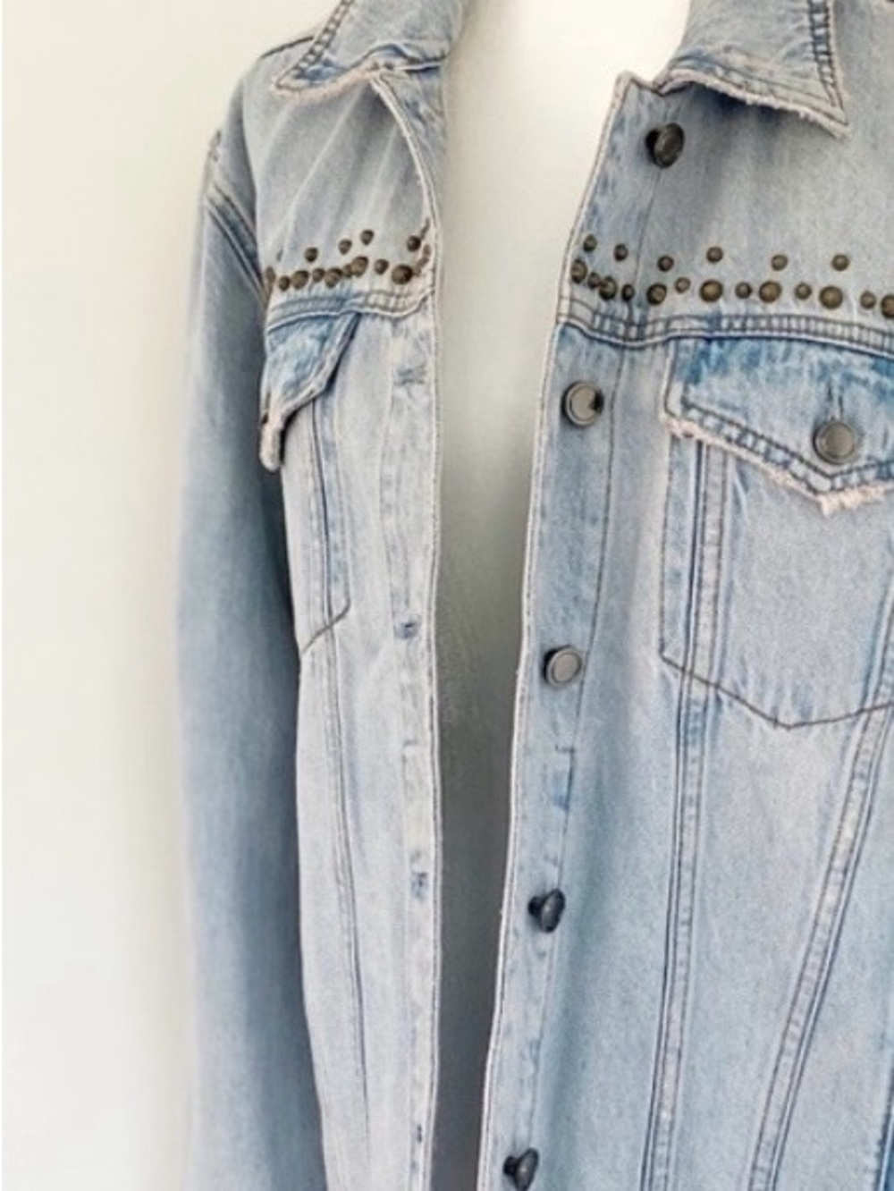 GOOD AMERICAN Light Wash Studded Denim Jacket - Picture 3 of 6